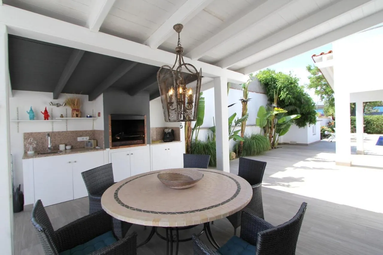 Villa Leon Inmo Alberes 172 - 10009 Empuriabrava
