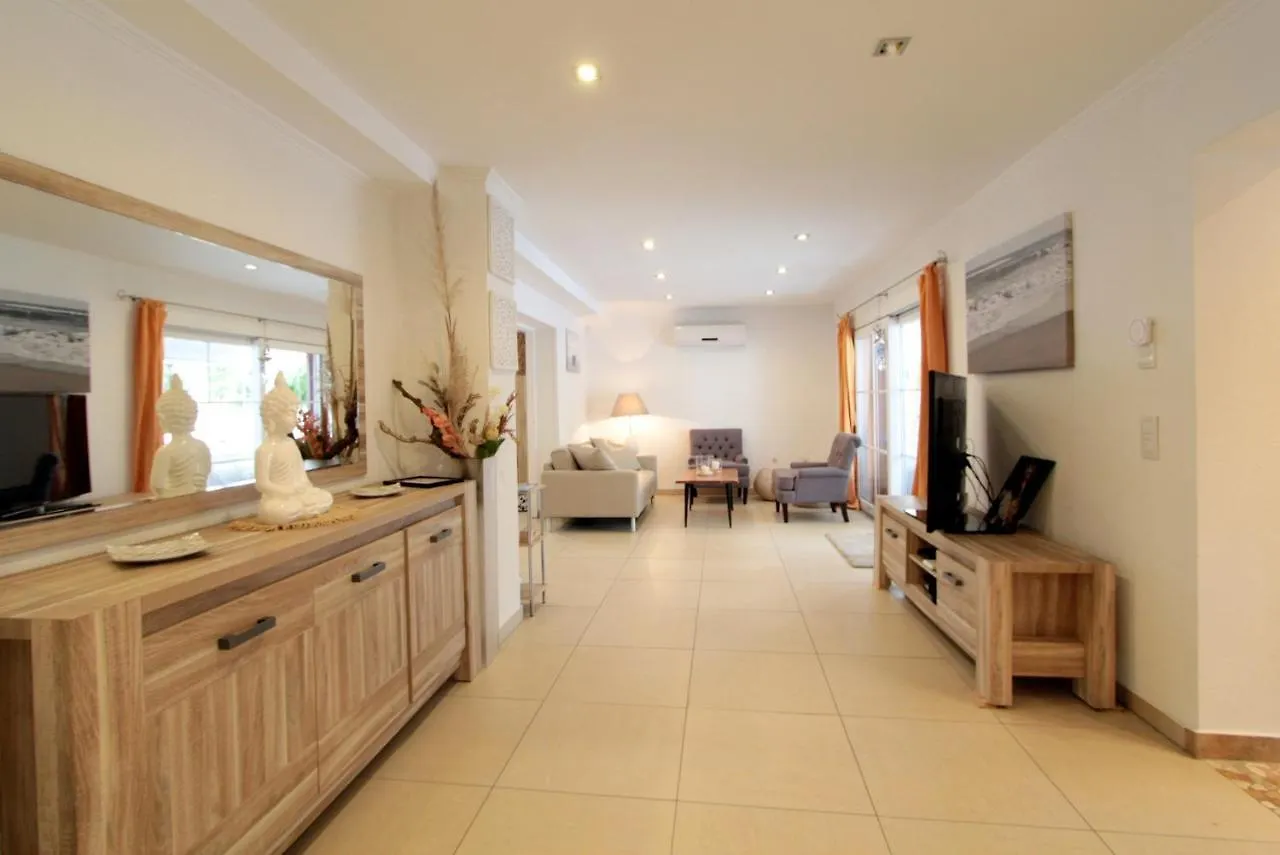 Villa Leon Inmo Alberes 172 - 10009 Empuriabrava