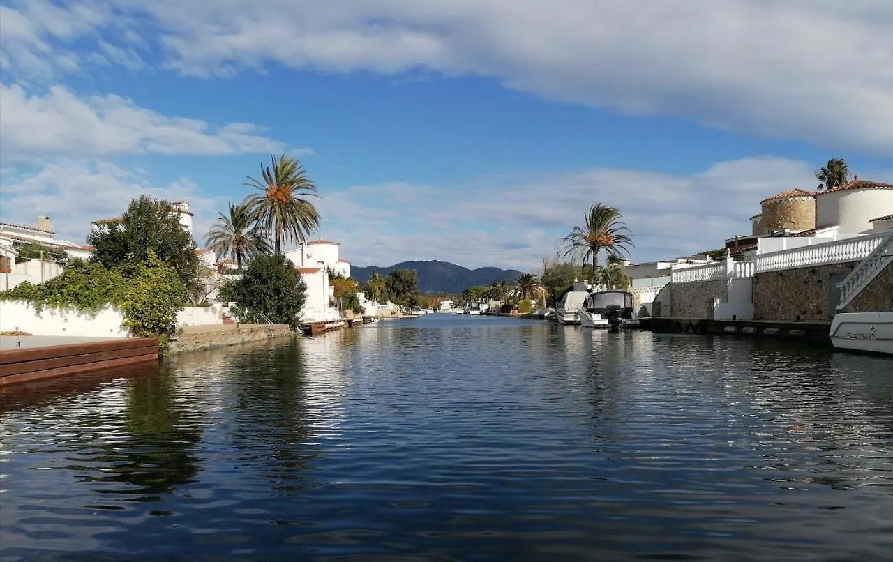 Villa Leon Inmo Alberes 172 - 10009 Empuriabrava